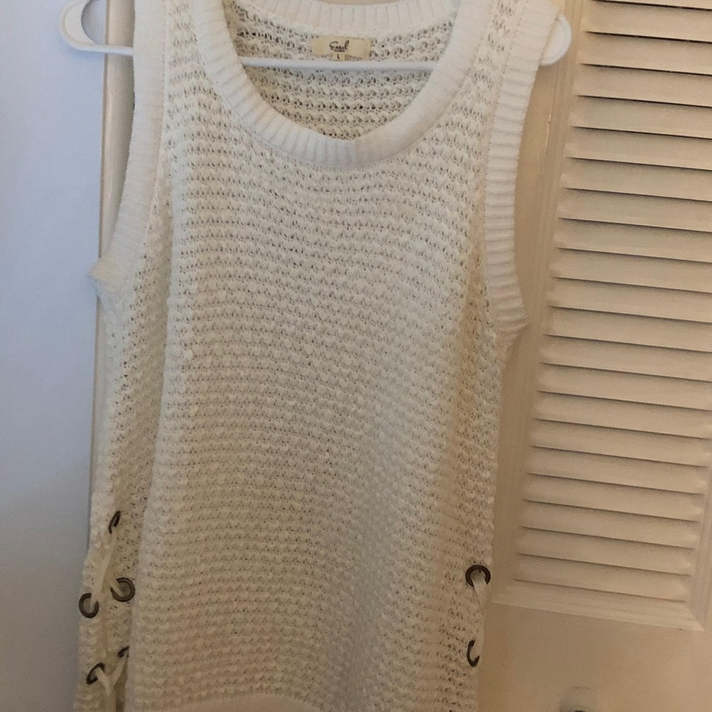 Cute Sleeveless Sweater Tunic White Sz L  NWOT